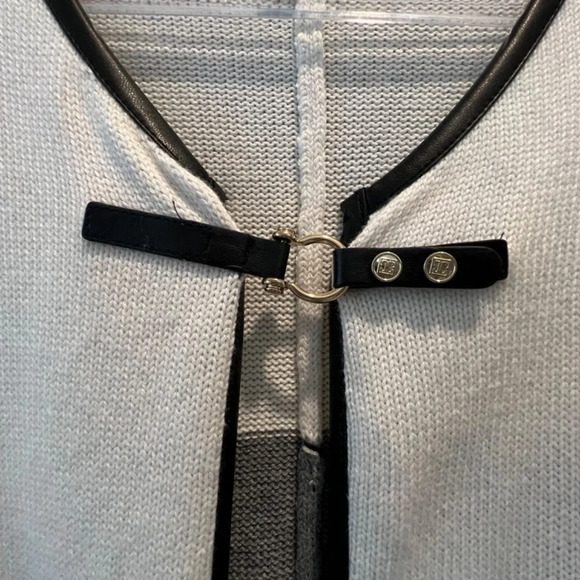 White House Black Market size M Schawll Grey, White, and Black sweater material - Picture 3 of 7